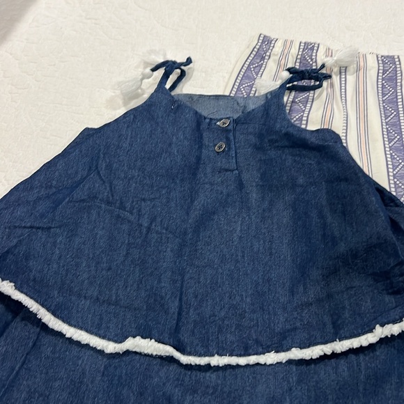 Jessica Simpson top and pants outfit - Picture 4 of 4